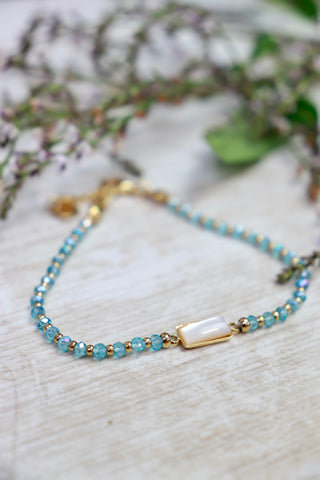 Mother of pearl and blue beaded bracelet