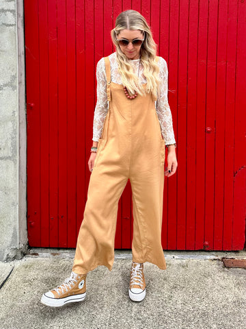 Overalls with wooden buttons (Tan)