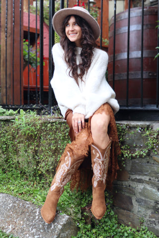 Embroidered western boots (Camel)