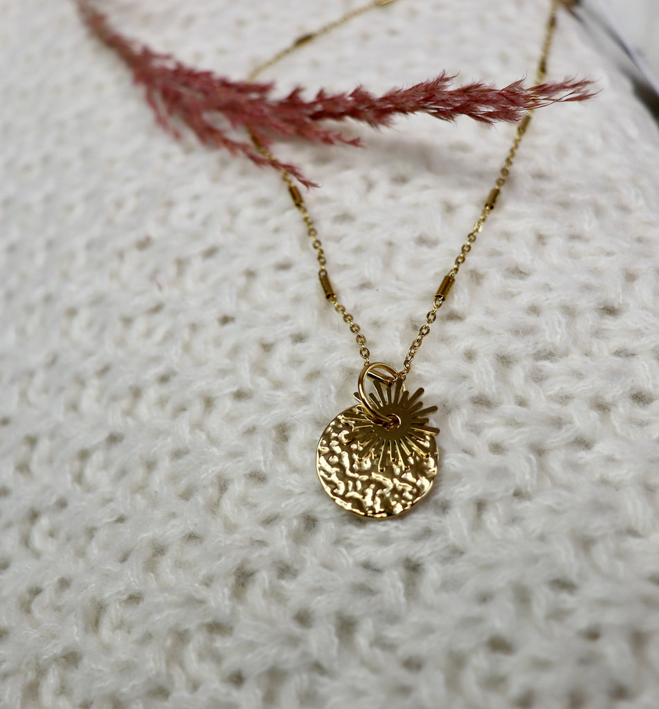 Hammered disc and sun necklace (Gold)