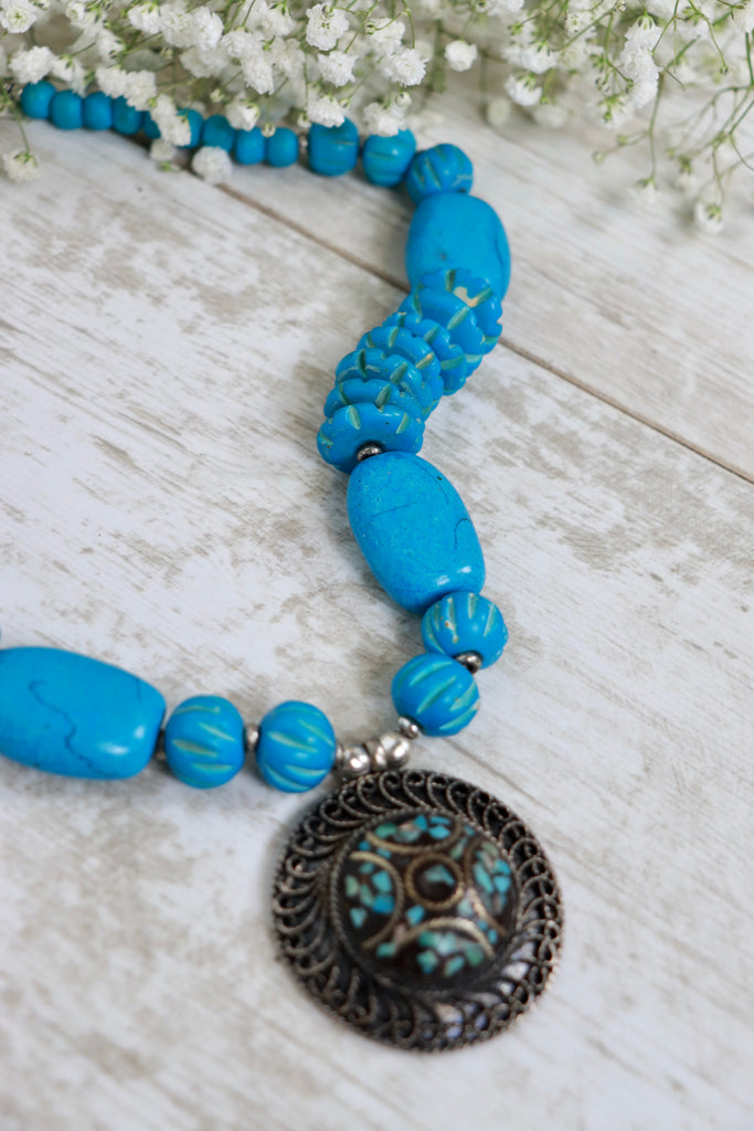 Statement stone disc necklace